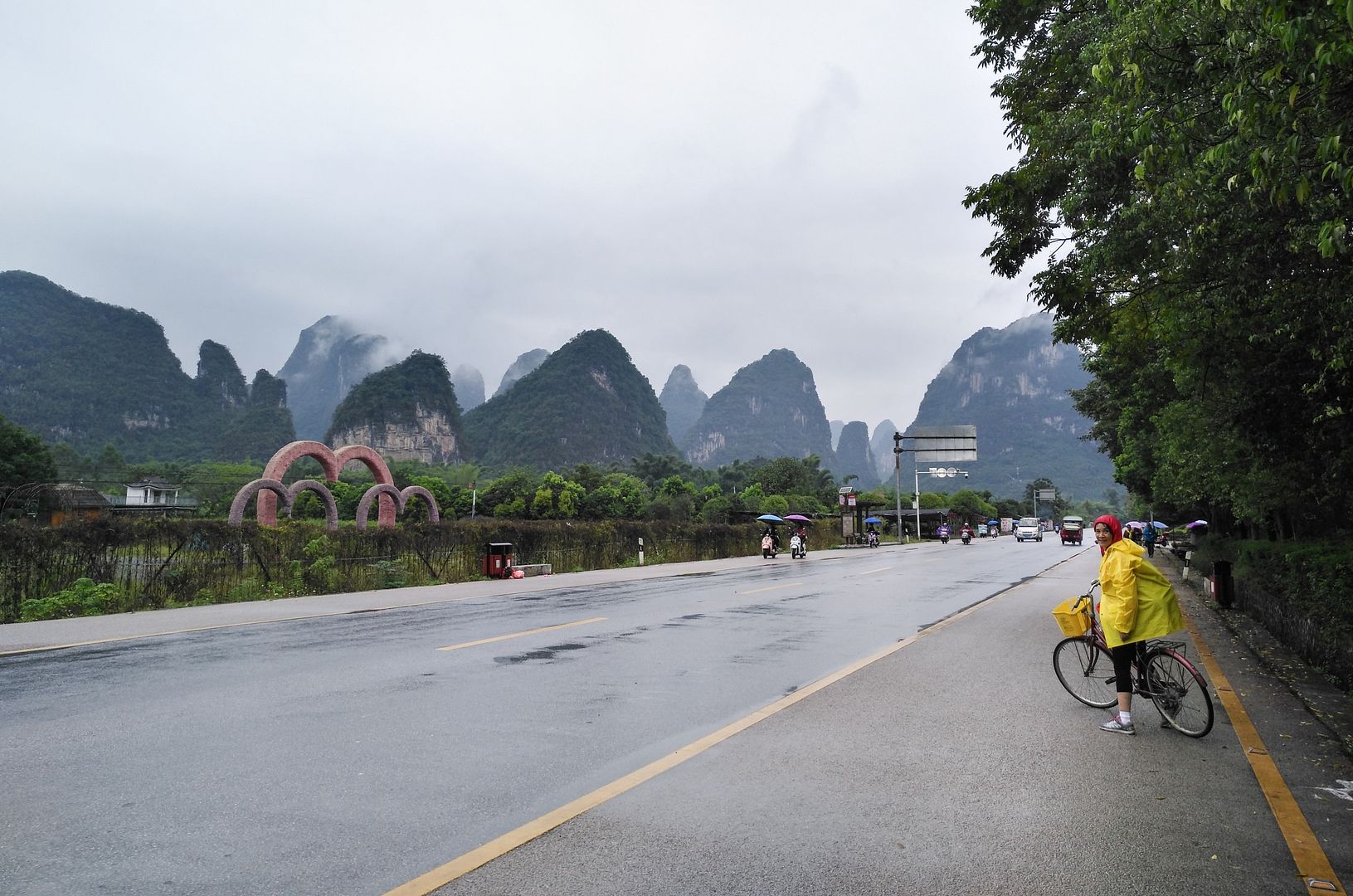 桂林游记(十)阳朔十里画廊,大榕树,月亮山