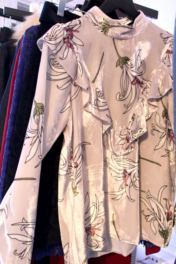 photo Paige Joanna Dorothy PErkins Lilly Print Velvet Blouse AW16_zpsxj98kmtj.jpg