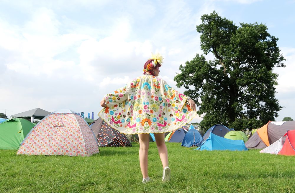 photo Paige Joanna floral embrpidered kmono_zpsswfxooy0.jpg