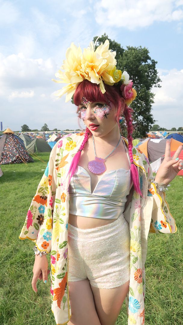 photo Paige Joanna floral outfit_zpsxc3wdr2s.jpg