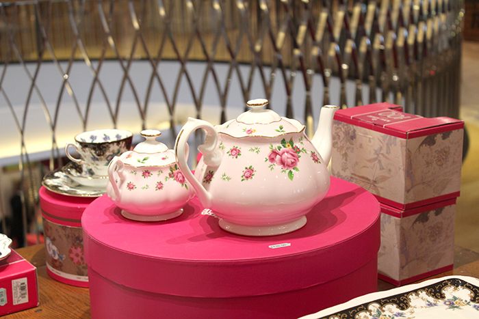  photo paige joanna london exploring tes pot_zpst1843ngi.jpg