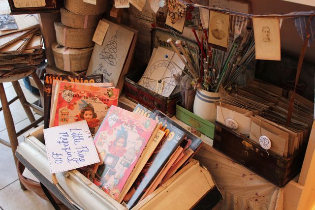 photo columbia road market vintage shop