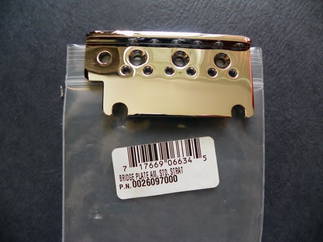 stratocaster bridge springs. -Std-Strat-Tremolo-Bridge-